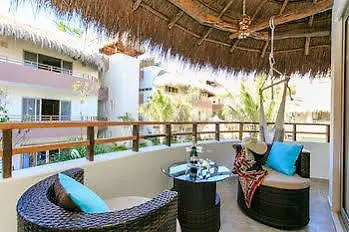Hotel Condos Perfectly Situated Between The Beach & Tulum Town By Stella Rentals