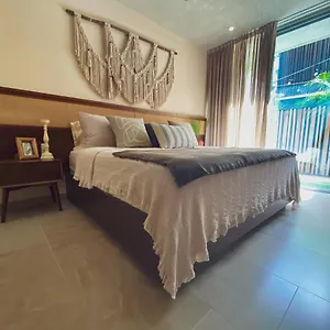 Hotel 2 Bed Bath For 5 A 102